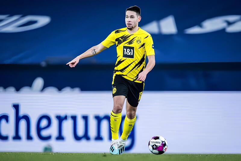  Guerreiro cập bến Bundesliga với mức phí 12 triệu euro