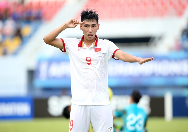 Đinh Xuân Tiến đang tiến bộ vượt bậc trong màu áo U23