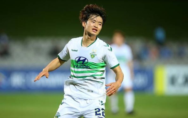 Kim Jin-su lần đầu khoác áo đội tuyển Hàn Quốc năm 2013 